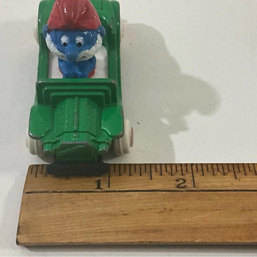 Vintage ERTL Peyo Papa Smurf #4 Green 1982 Die Cast Car with PVC figure